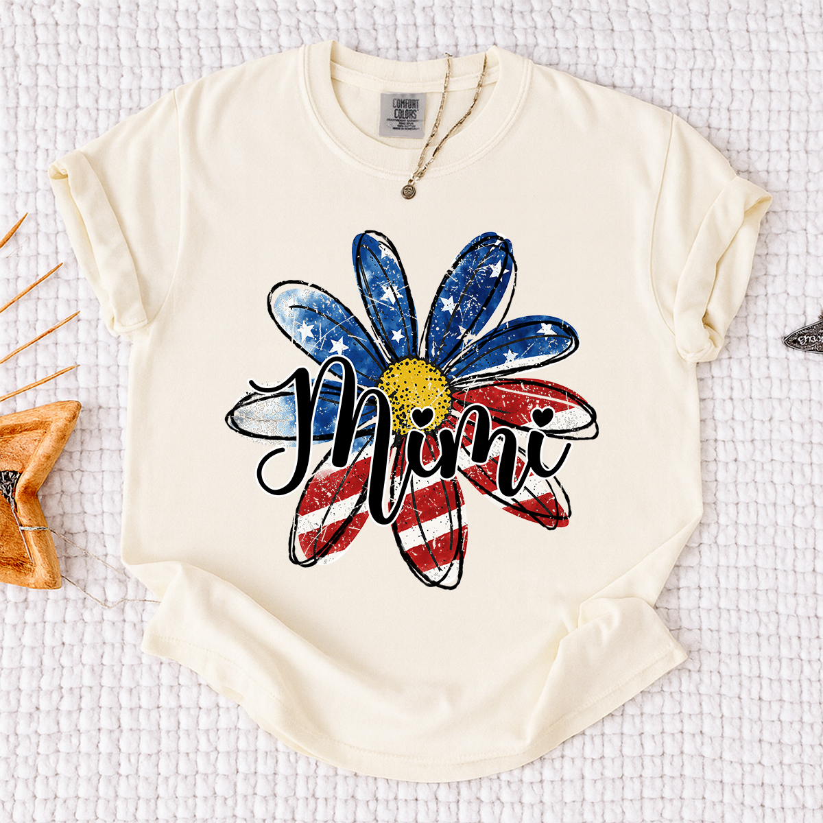 Mimi American Flag Heart T-Shirt – Personalized Grandma Tee with Floral Design, Patriotic Gift for Loved Ones