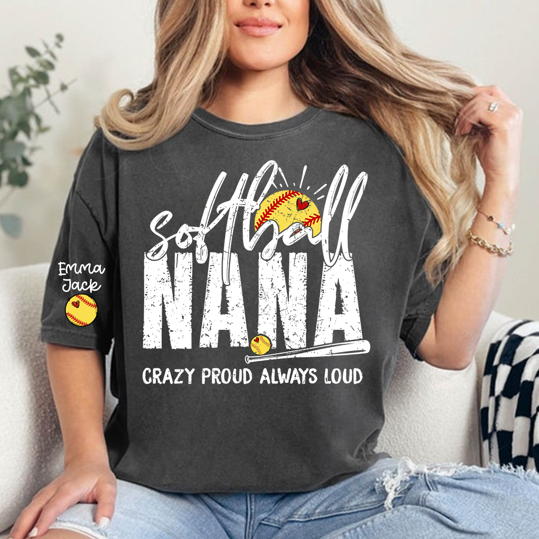 Custom Softball Nana T-Shirt – Personalized Sports Grandma Tee for Game Day with Grandkids‘ Names Under “NANA”