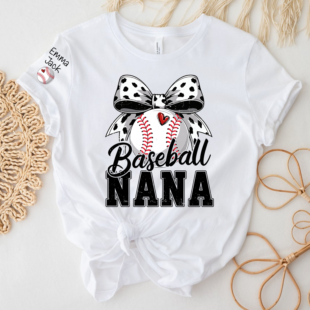 Proud Baseball Nana T-Shirt – Personalized Kids‘ Names Sports Graphic with Bow, Grandma Gift for Game Day