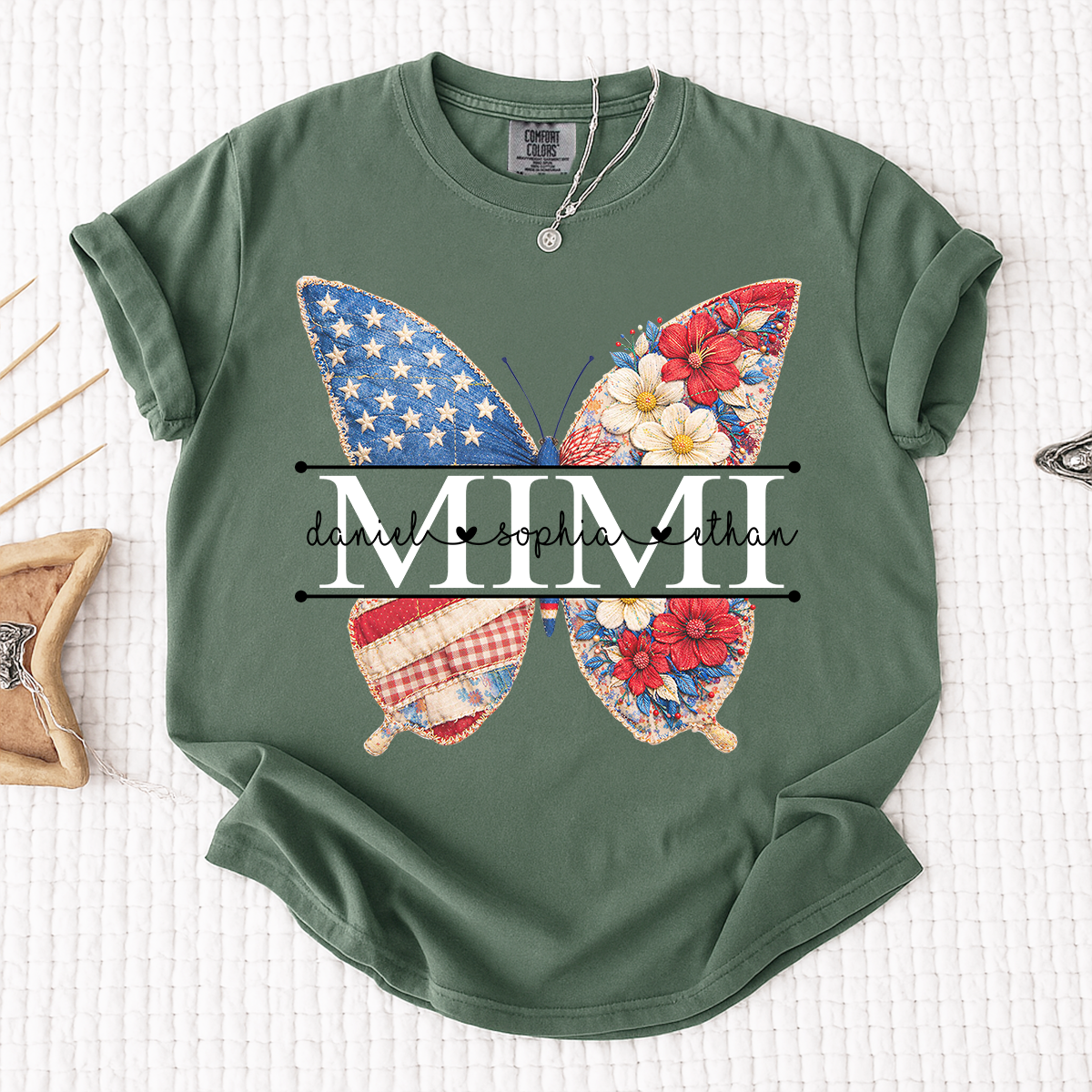 Personalized Mimi T-Shirt – American Flag Flower Butterfly Design with Grandkids‘ Names, 4th of July Grandma Gift