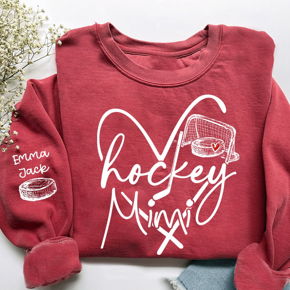 Custom Hockey Mimi Sweatshirt‑Personalized Sports Grandma Crewneck With Grandkids Names On Sleeve, Heart Hockey Puck Graphic Game Day Pullover for Mimi, Nana, Grammy