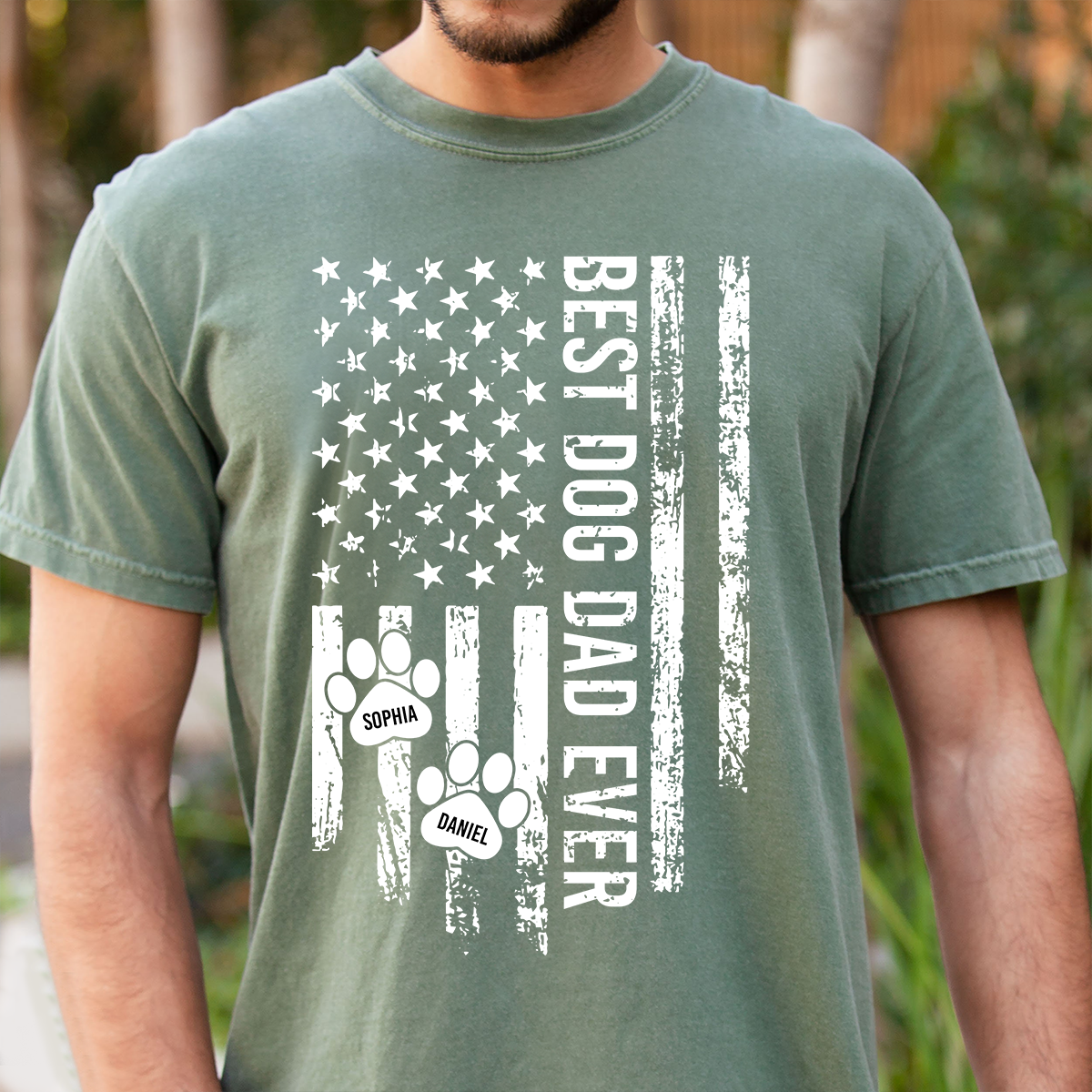 Best Dog Dad Ever Personalized American Flag T-Shirt – Custom Dog Names Paw Print Tee, Dog Lover Father’s Day Gift