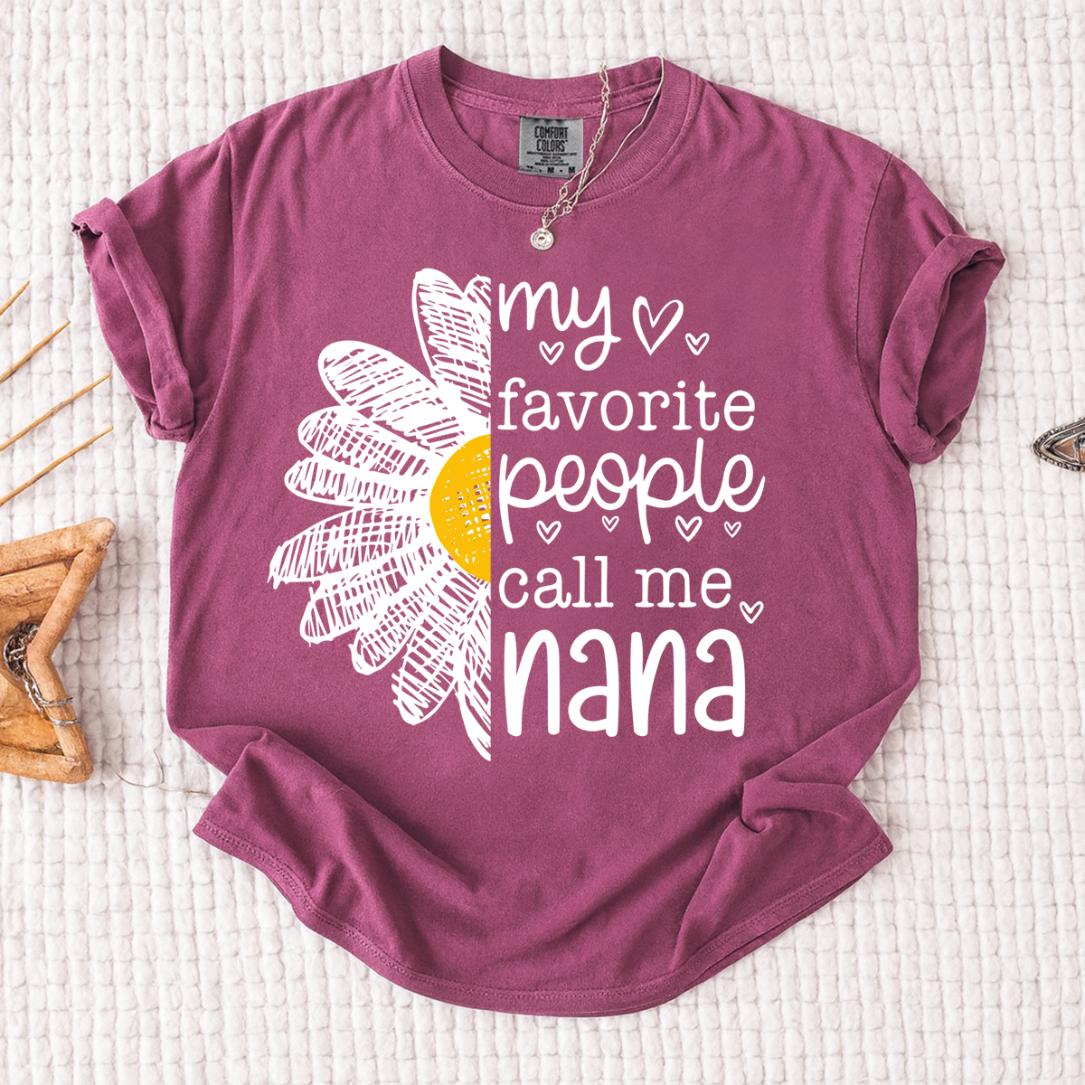 My Favorite People Call Me Nana T-Shirt – Personalized with Grandkids‘ Names and Floral Design, Grandma Gift